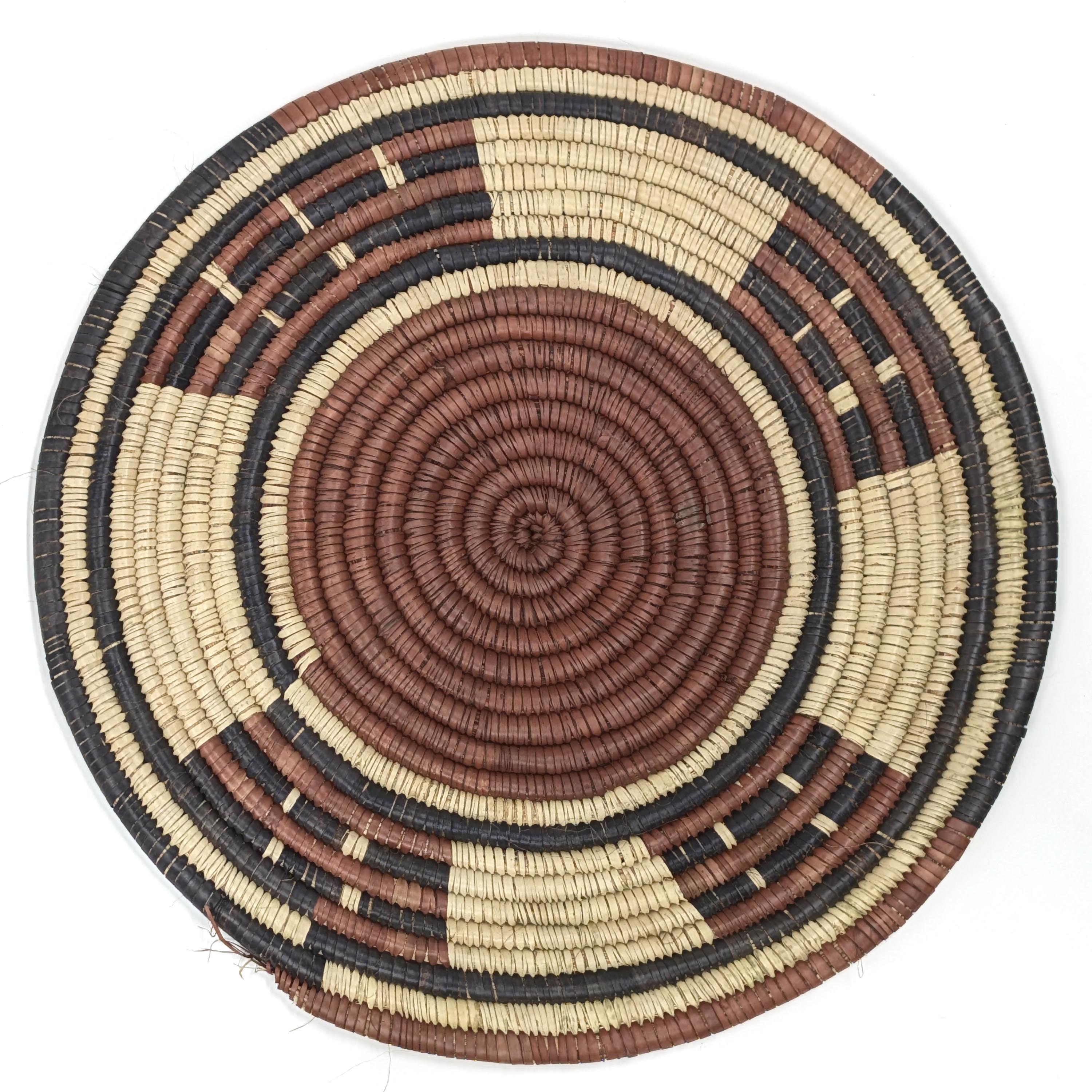 アフリカの水草製 渦巻きトレー なべ敷き （r153-25）