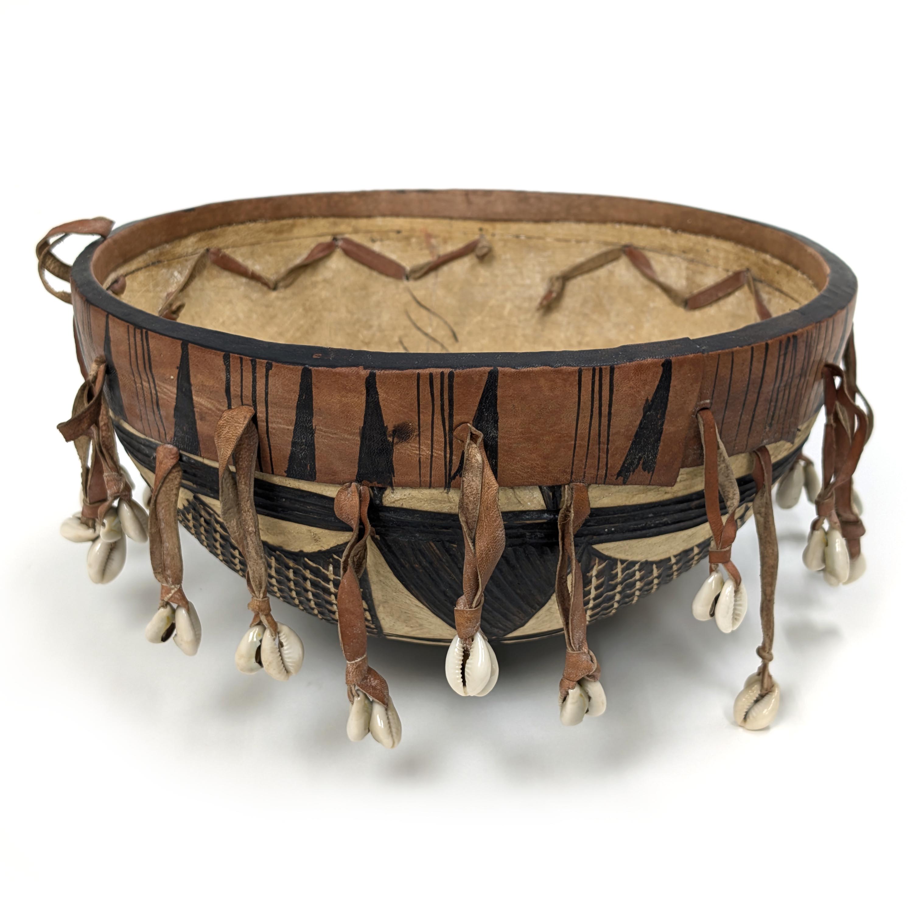 ワムデ 子安貝とひょうたんのアフリカ民族楽器 （r155-14）