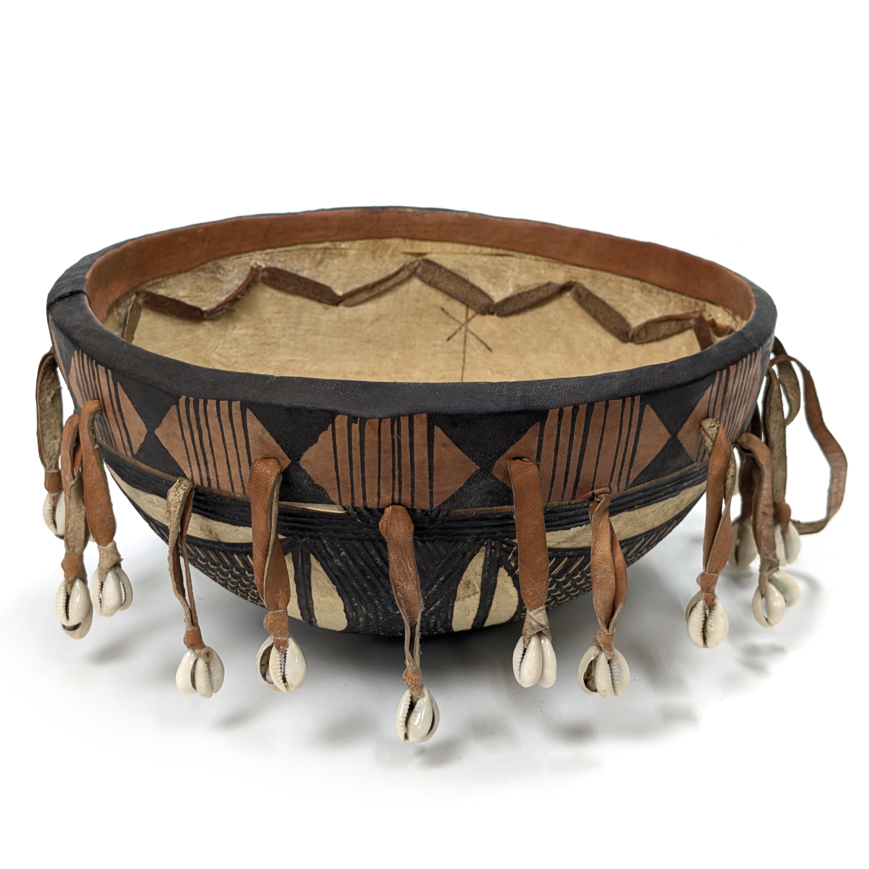 ワムデ 子安貝とひょうたんのアフリカ民族楽器 （r155-15）