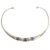 Alternative view of トゥアレグ族 チョーカー メタルトルク ネックレス ホワイトブラス （r219-07）