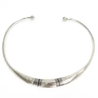 Alternative view of トゥアレグ族 チョーカー メタルトルク ネックレス ホワイトブラス （r219-08）