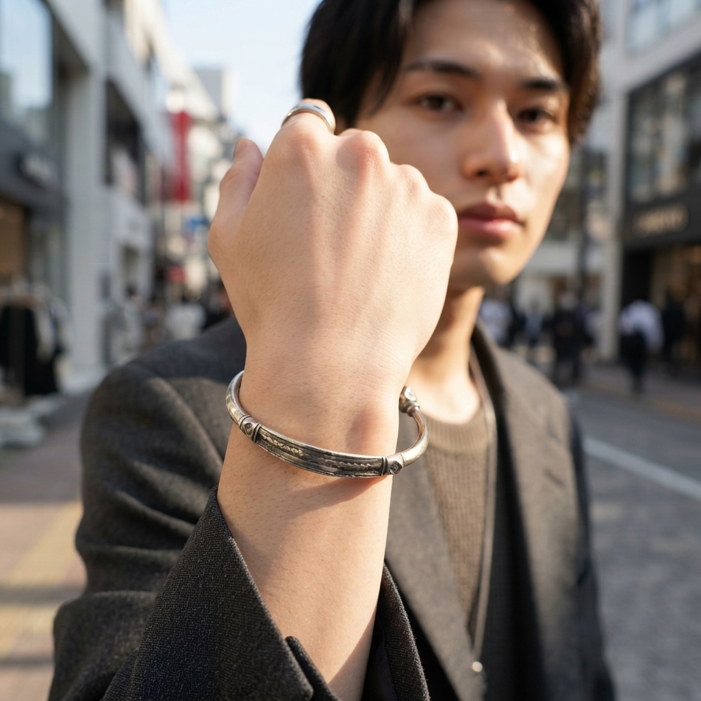 アフリカン メタリック 大型 ブレスレット 金属バングル （r501-05）（AI生成イメージ）